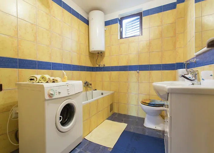 Apartment By Near Paklenica Park Seline