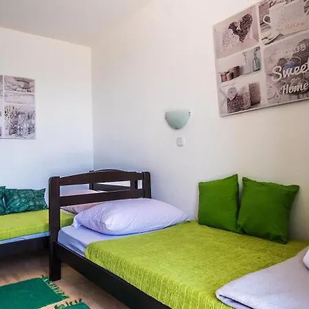 Roomy In With Garden Apartment