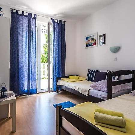 Roomy In With Garden Apartment