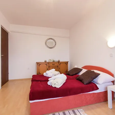 Apartman By Near Paklenica Park *