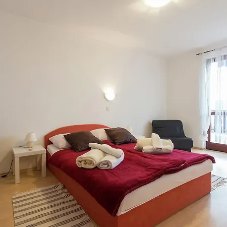 Roomy In With Garden