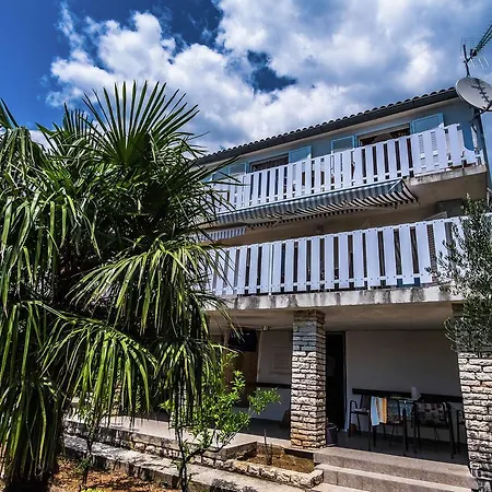 Apartment Roomy In With Garden