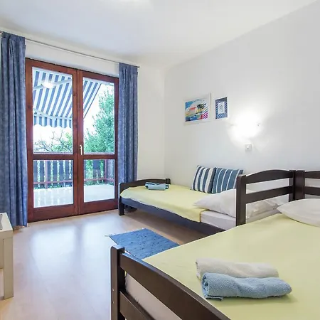 Roomy In With Garden