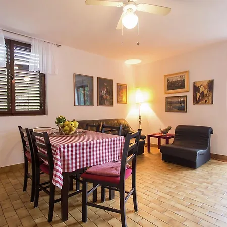 Roomy In With Garden Apartment Seline