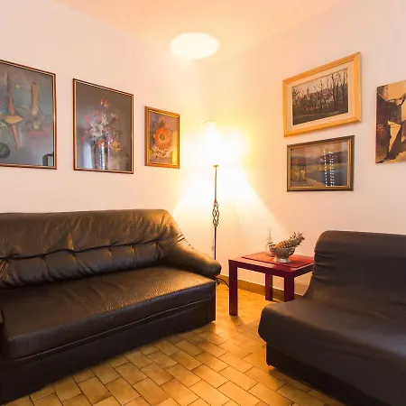 Apartment Roomy In With Garden *